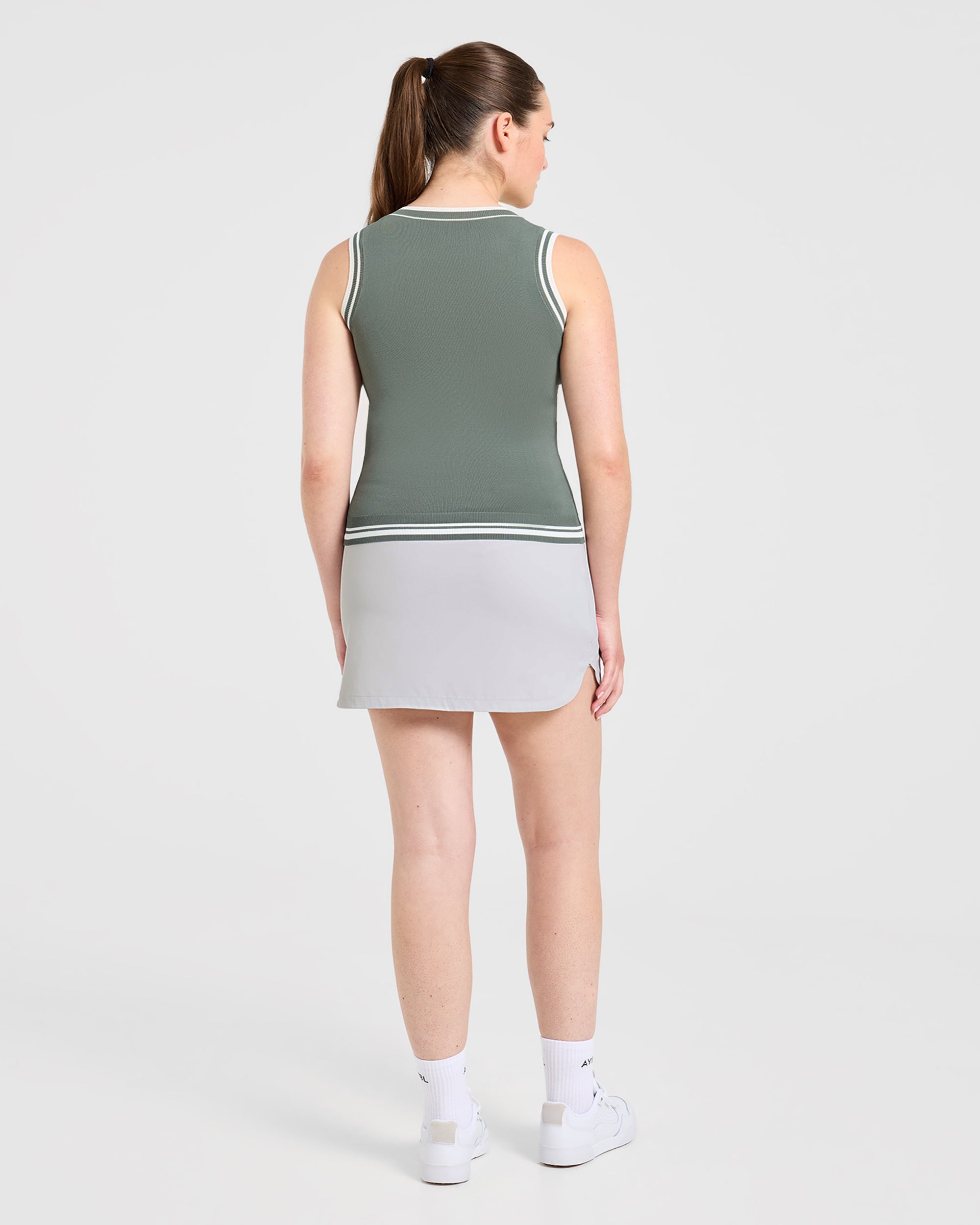 Classic Knitted V Neck Vest - Hillside Groen